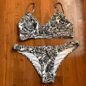 Cabana del Sol 2 Pc Black and White Bikini (Size M)